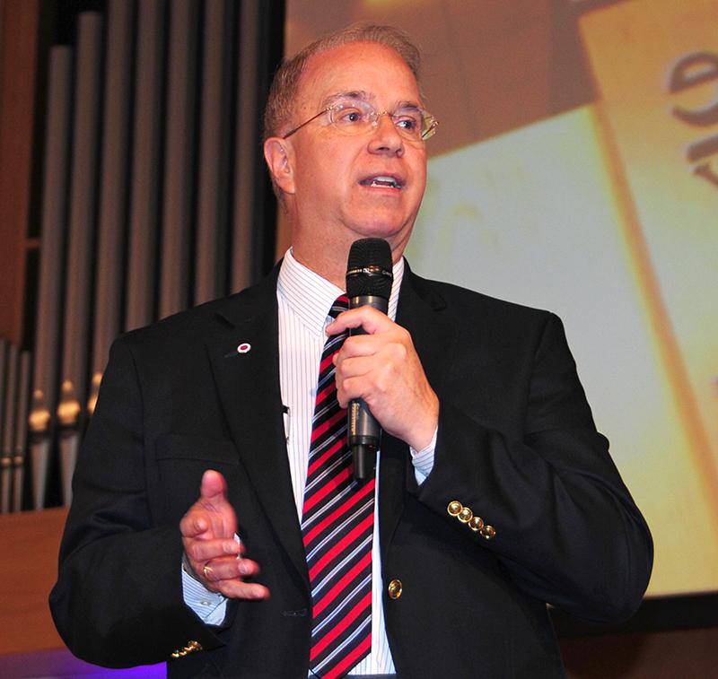 Dr. Michael V. Carter, president of Campbellsville  University, spoke to the students of FIRST CLASS  about the different types of people in the world. 